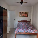 PRAIA DO FORTE 3 MIN A PÉ - Churrasqueira - Wi fi - Tv a Cabo