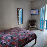 PRAIA DO FORTE 3 MIN A PÉ - Churrasqueira - Wi fi - Tv a Cabo
